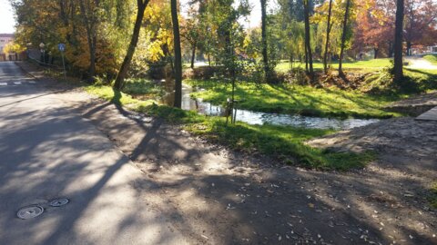 Rekonstrukce a výstavba chodníku v ulici Jatecká na straně u náhonu