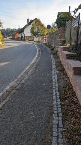 Oprava chodníku v ulici Benešovská od hřbitova k pramenu sv. Václava