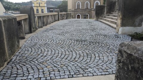Rekonstrukce spodní části schodiště u kostela sv. Petra a Pavla v Semilech