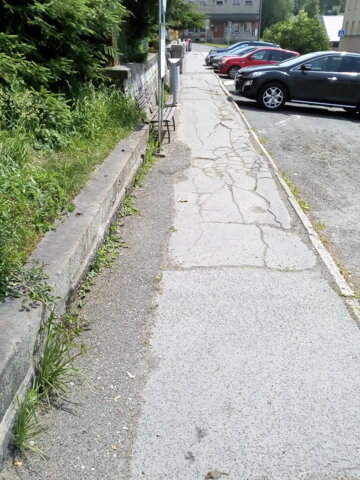 Oprava chodníku před ZUŠ na Komenského náměstí