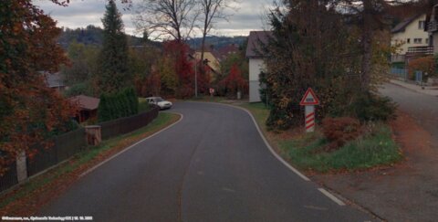 Výstavba chodníku v ulici Kozákovská mezi ulicemi Příčná a V Aleji