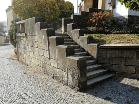 Rekonstrukce spodní části schodiště u kostela sv. Petra a Pavla