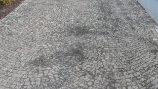 Rekonstrukce chodníku před prodejnou Autodat od pekařství po BC Sport